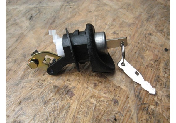 Личинка замка багажника з ключем Renault Logan, Sandero, Twingo, (седан), 7701367940, 7701471584